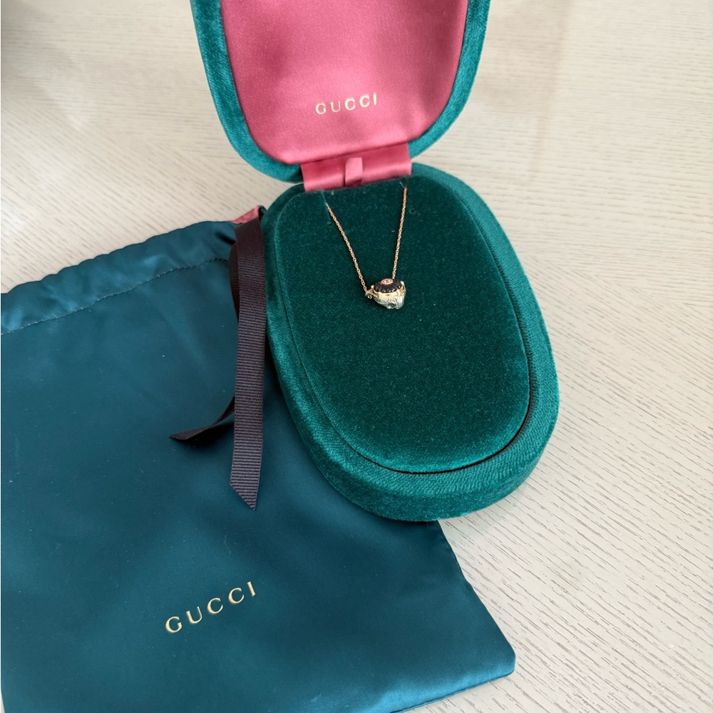 Gucci Le Marche Des Merveilles Diamond and Black Onyx Reversible Necklace 18kt - Picture 2 of 9